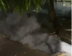 Fumaça em bueiro de Anápolis. (Foto: Jornalista Marcelo Satos)