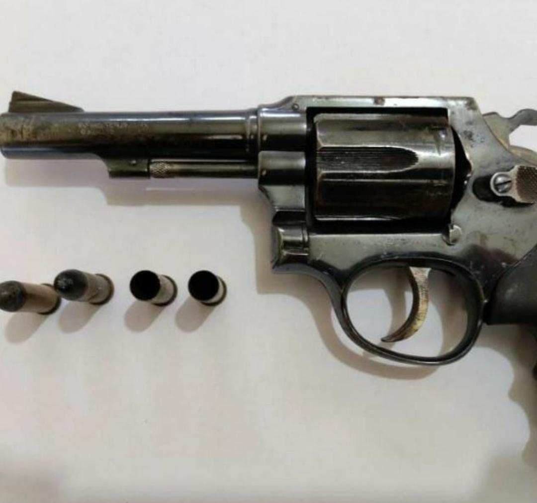Arma usada pelo suspeito em confronto com a polícia