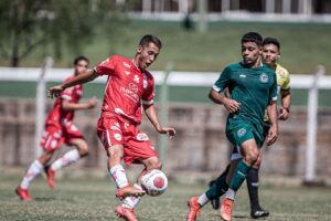 Vila Nova e Goiás jogando pelo sub-17