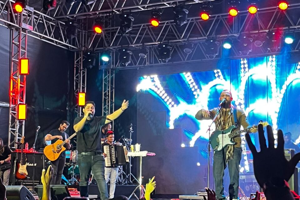 Dupla Jorge e Mateus no palco em Anápolis. (Foto: Lucas Almeida / Mais Anápolis)