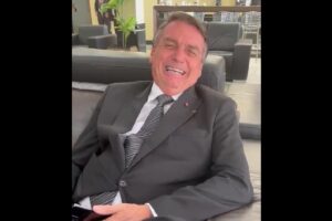 Bolsonaro diz que dará "um beijo" em William Bonner na sabatina do JN