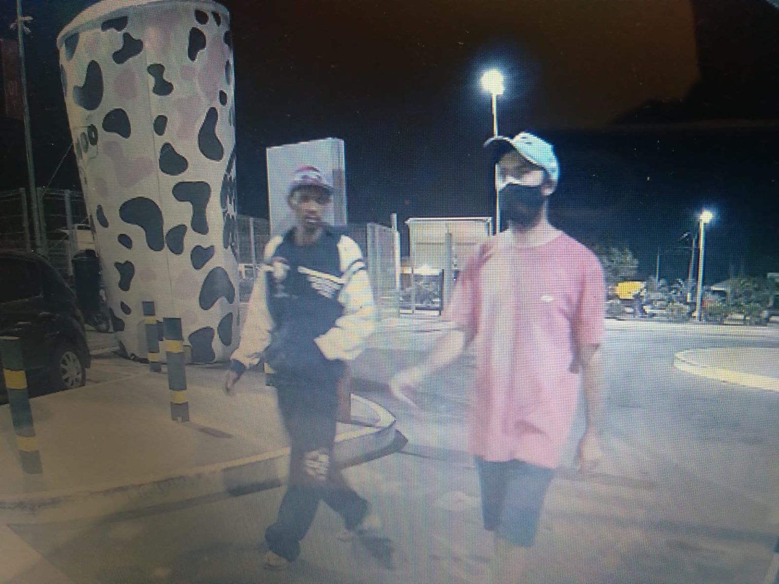 Dupla alegou que o disparo ocorreu acidentalmente, quando um dos detidos anunciaria o assalto (Foto: divulgação/PC)