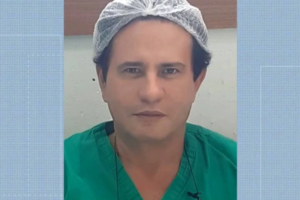 Paciente que acusa cirurgião de cárcere faz operação para retirar necrose no Rio