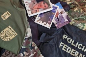 PF investiga mulher de 19 anos que se passava por agente para dar 'carteirada' em festas (Foto: Divulgação)