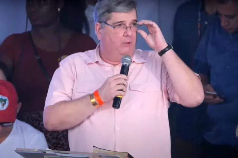 'A igreja tem que pedir perdão a Lula': pastor que apoia PT renuncia (Foto: Youtube)