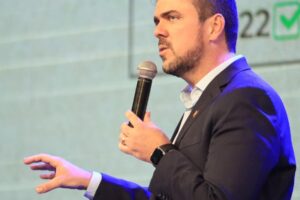 Mendanha diz que asfaltará 595 km de rodovias e recuperará outros 1,4 mil km