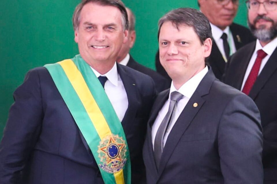 Projeto de Tarcísio que perdoa multas da pandemia é aprovado, e Bolsonaro deixa de pagar R$ 1 milhão políticos discurso bolsonarista