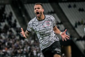 Renato Augusto comemorando gol no Corinthians