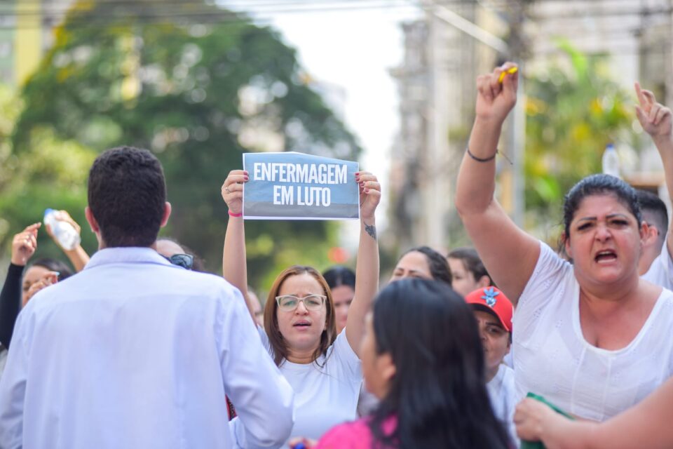 A presidente do Sindicato dos Enfermeiros de Goiás (Sieg), Roberta Rios, disse que a categoria vai lutar contra a suspensão do piso salarial. (Foto: Jucimar de Sousa/Mais Goiás)