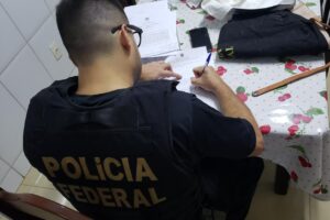 Ordens de busca e apreensão são executadas em Goiânia nesta sexta (23) (Foto: divulgação/PF)