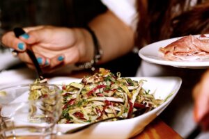 Só 37% dos restaurantes doam alimentos próprios para consumo que sobraram (Foto: Pixabay)