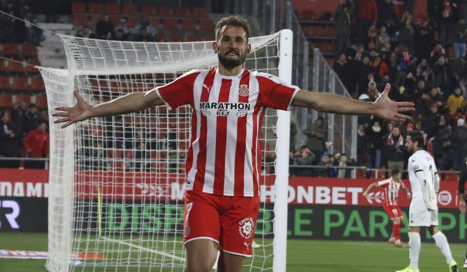 Cristhian Stuani comemorando gol marcado pelo Girona