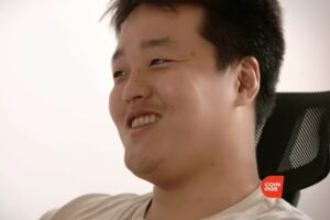 Coreano criador de criptomoeda some após rombo de US$ 40 bilhões, mas nega que está em fuga (Foto: Reprodução/Youtube)