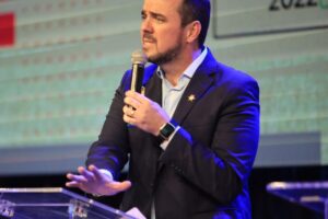 Sobre Meio Ambiente, Gustavo afirma que o plano é "cumprir a legislação"