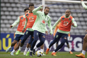 Neymar sendo marcado pelos companheiros