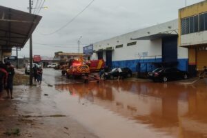 Chuva causa alagamentos e famílias são levadas para ginásio, em Planaltina (Foto: Divulgação)