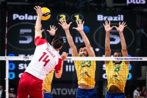 Jogo entre Brasil e Polônia no Mundial de Vôlei