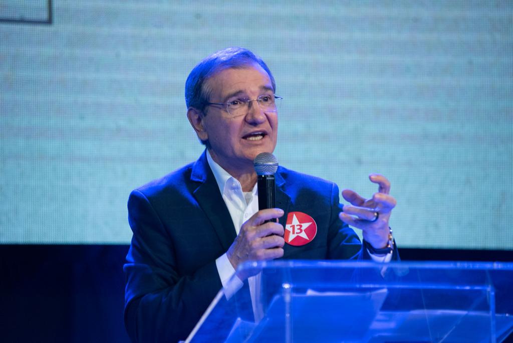 Wolmir ouve críticas de Vitor Hugo e responde: "parece disco furado"