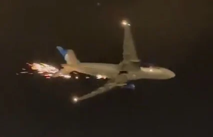 Avião com destino a São Paulo solta faíscas após decolagem em Nova York