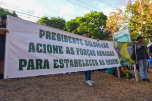 Atos em Goiânia pedem que Bolsonaro "acione as Forças Armadas para trazer ordem" (Foto: Jucimar de Sousa)