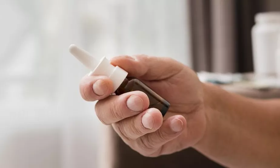 Farmacêutica pretende solicitar uso no Brasil. Primeira vacina nasal para Covid-19 é aprovada no mundo confira