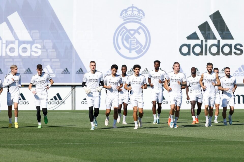 Elenco do Real Madrid treinando