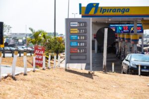 Após meses de recuo no preço dos combustíveis, postos da Grande Goiânia anunciaram nova alta no valor da gasolina e do etanol. (Foto: Jucimar de Sousa/Mais Goiás)