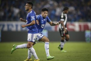 Jogo entre Cruzeiro e Vasco na Série B