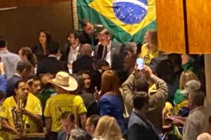 Bolsonaro almoça com apoiadores em churrascaria após discurso na ONU (Foto: Reprodução)
