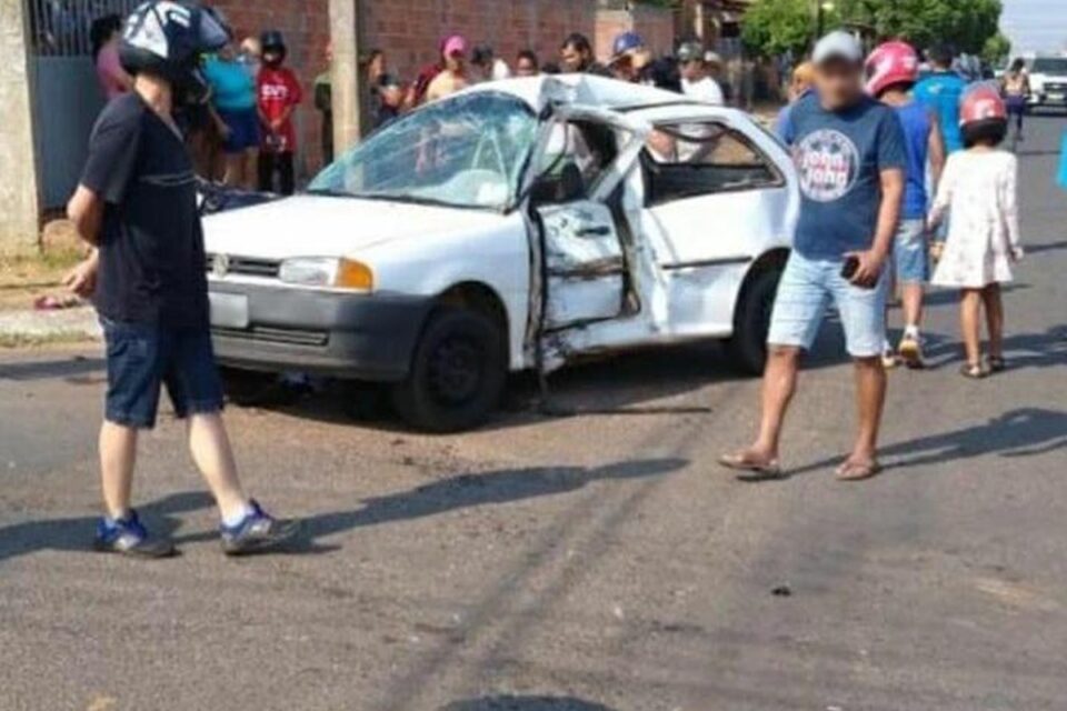 Colisão entre carro e moto deixa dois mortos e um ferido em Mineiros (GO)