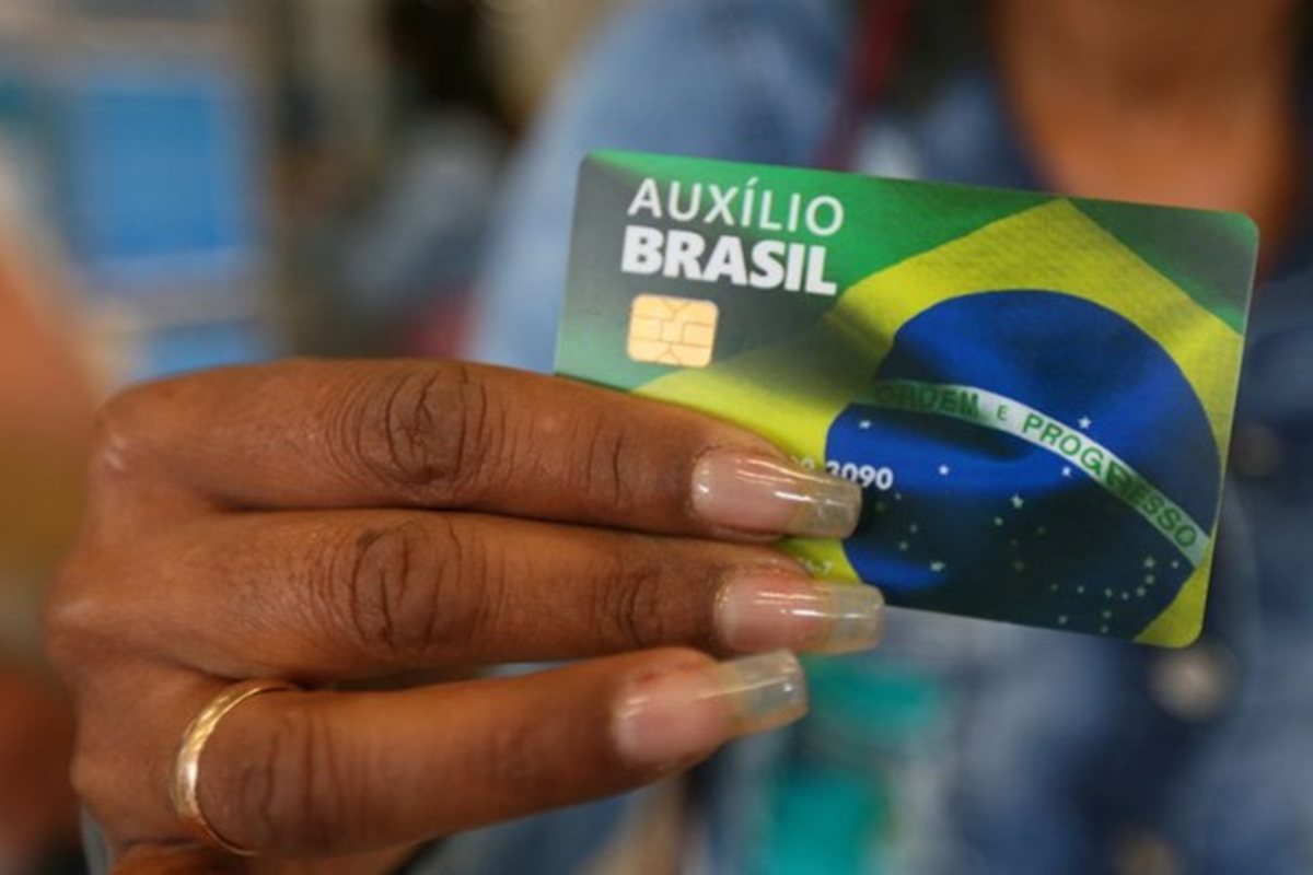 Consignado do Auxílio Brasil: beneficiários reclamam de desconto antecipado da 1ª parcela