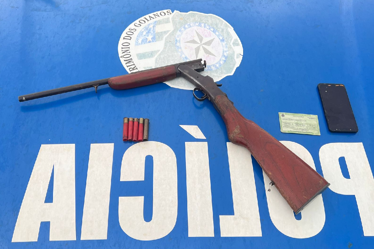 Na fazenda onde ocorreu a prisão haviam outras armas, mas nenhuma delas era a usada no crime. Apesar disso, todas foram apreendidas por falta de registro.