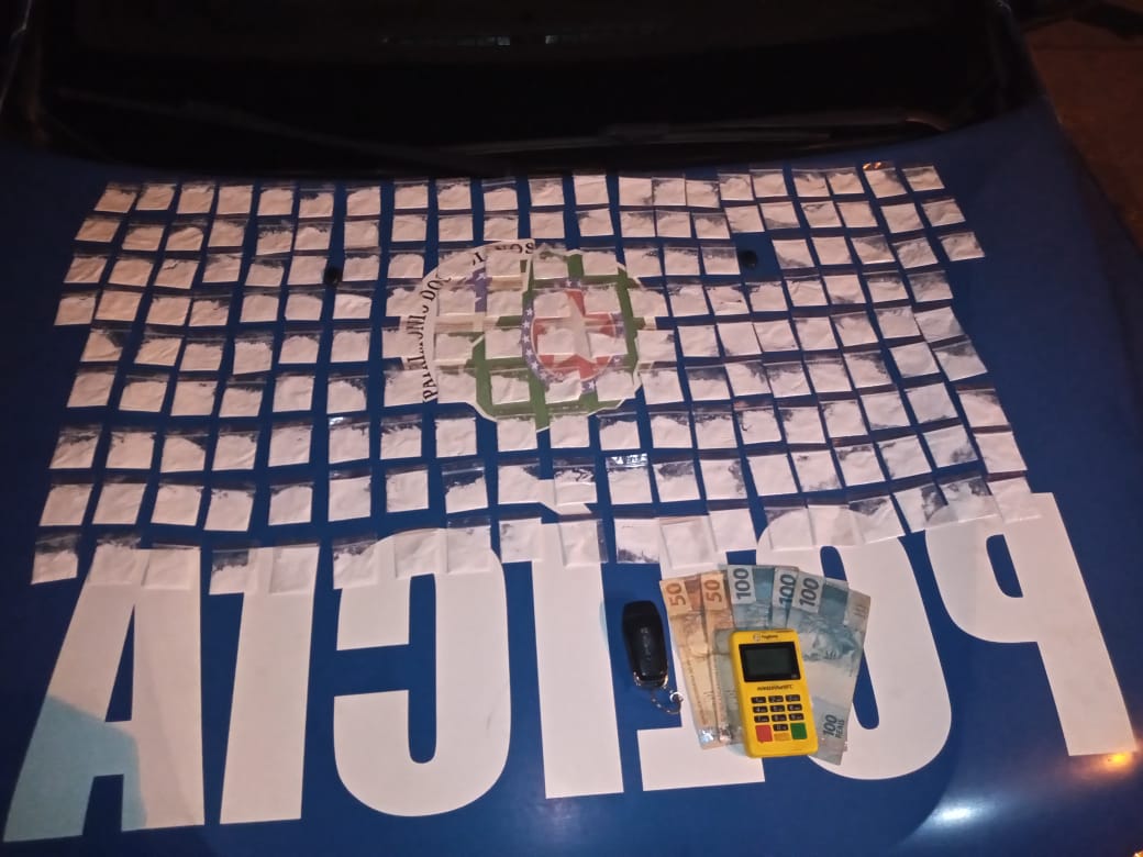 Polícia prende suspeito de participar de esquema de tráfico de drogas em Aparecida