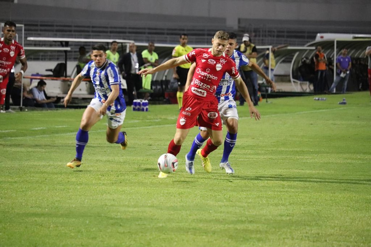 O Vila Nova entrou em campo contra o CSA com 5 novidades na equipe.
