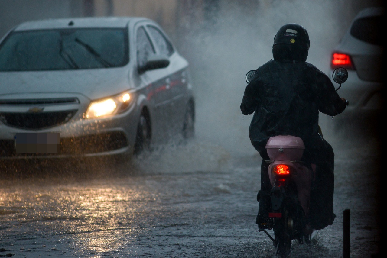 Com alerta para chuvas intensas em Goiás, saiba como se proteger durante temporais