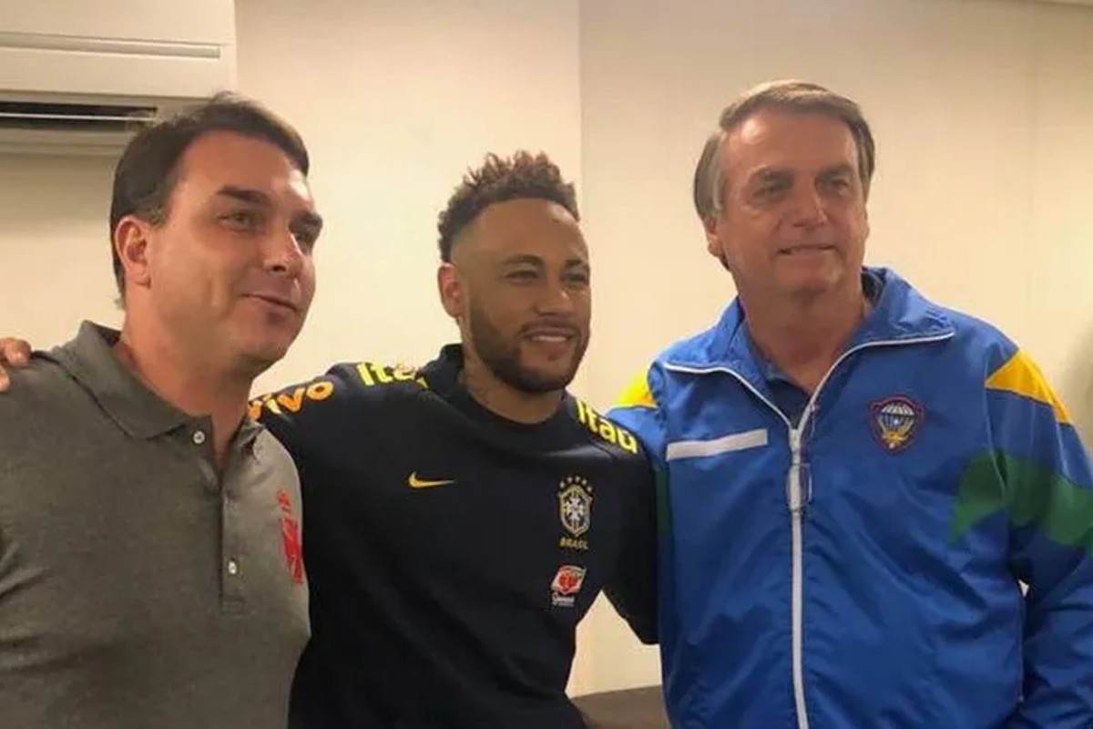 Neymar com Flávio e Jair Bolsonaro (Foto: Reprodução/Instagram)