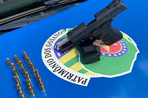Homem é preso com pistola e munições dentro de carro em Goianésia