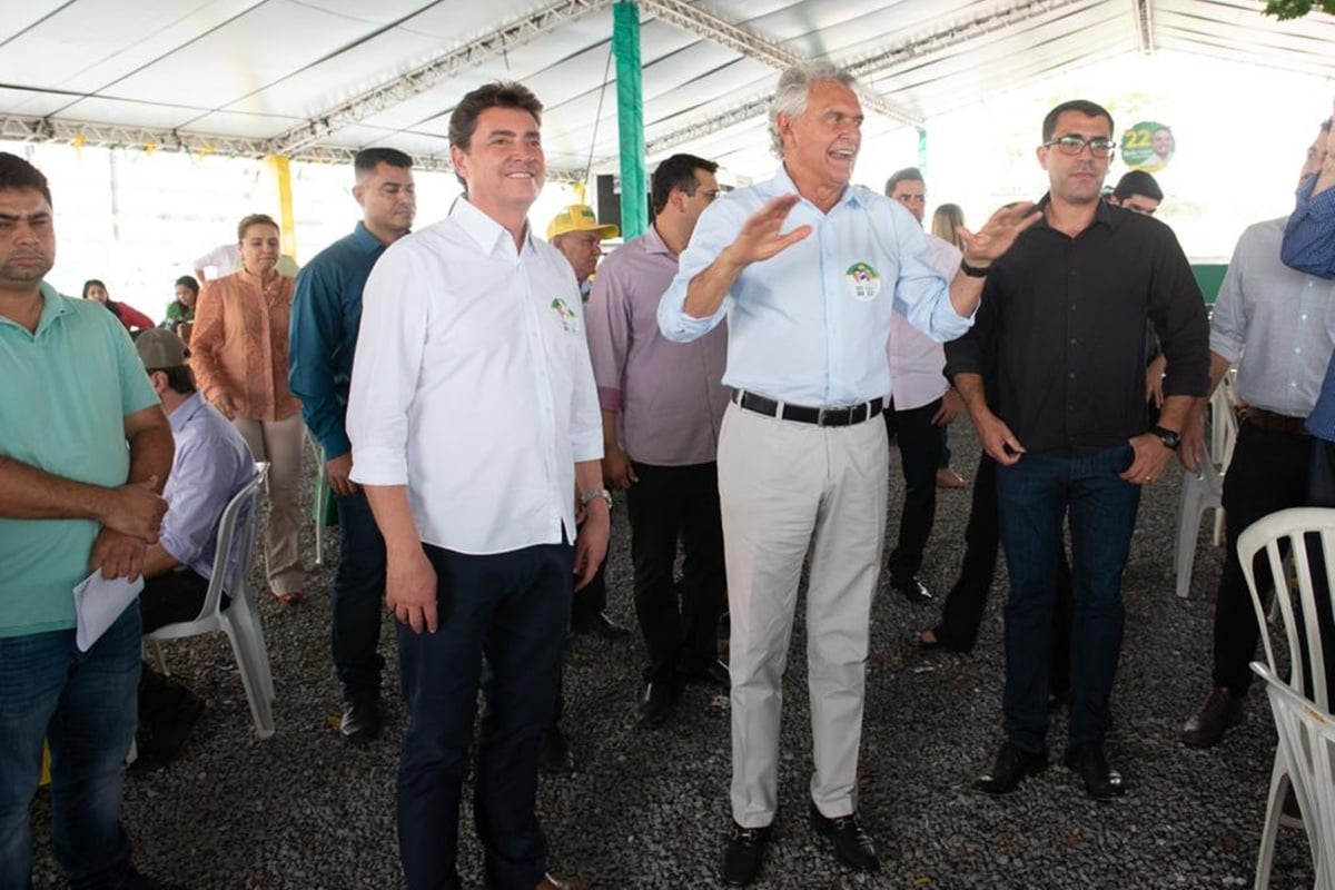 Wilder e Caiado participam de ato pró-Bolsonaro com 66 prefeitos