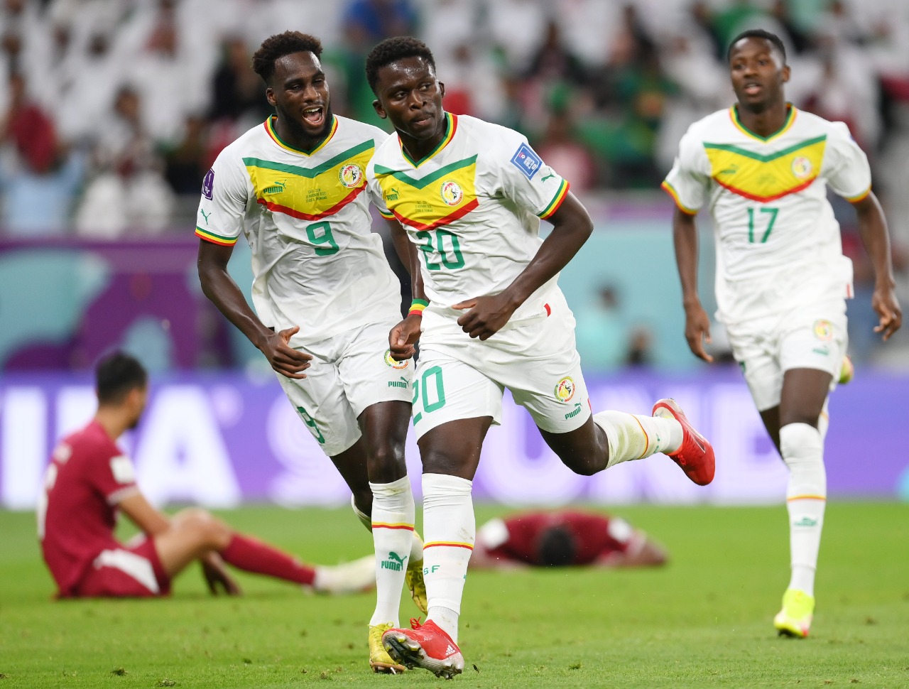 Bamba Dieng comemorando o terceiro gol de Senegal