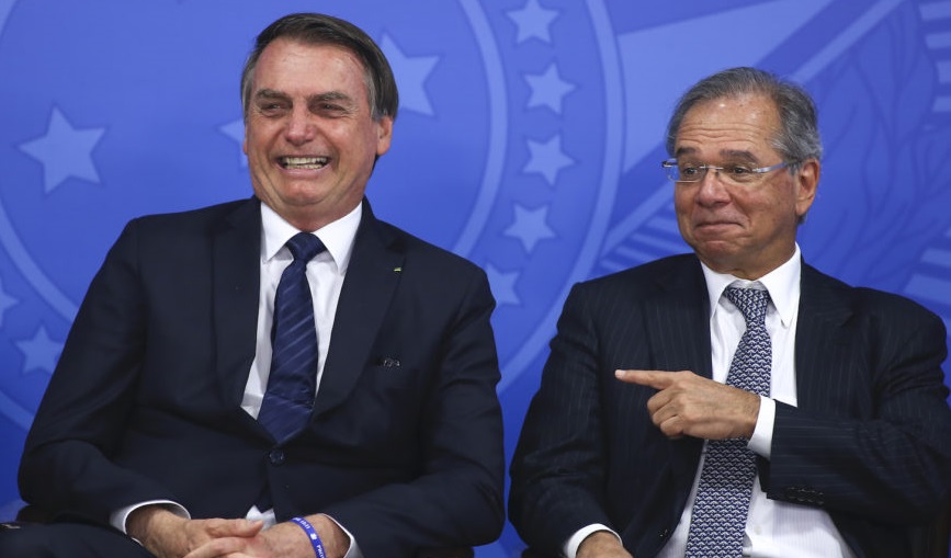 Ministro disse que Bolsonaro deveria ampliar as propostas feitas por Lula Paulo Guedes diz 'nós roubamos menos'