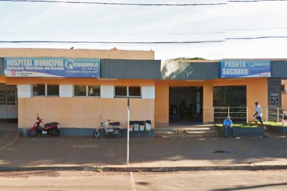 Jovem joga álcool em recepção de hospital e ameaça enfermeira de morte em Quirinópolis (Foto: Reprodução – Google Street View)