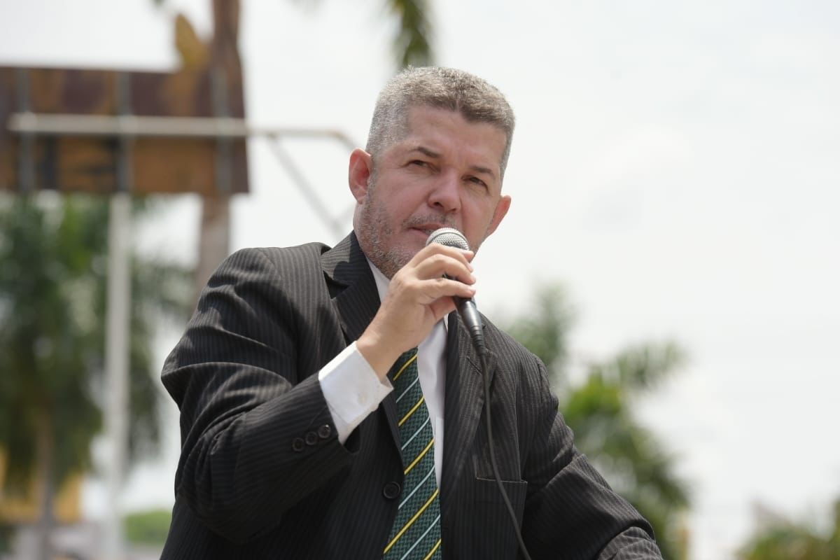 "Articulação para compor a base [de Lula] tem dedo de Caiado", diz Waldir