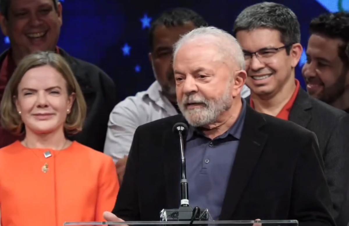 Lula vai ao TSE contra postagens falsas que dizem que ele acabará com o cristianismo