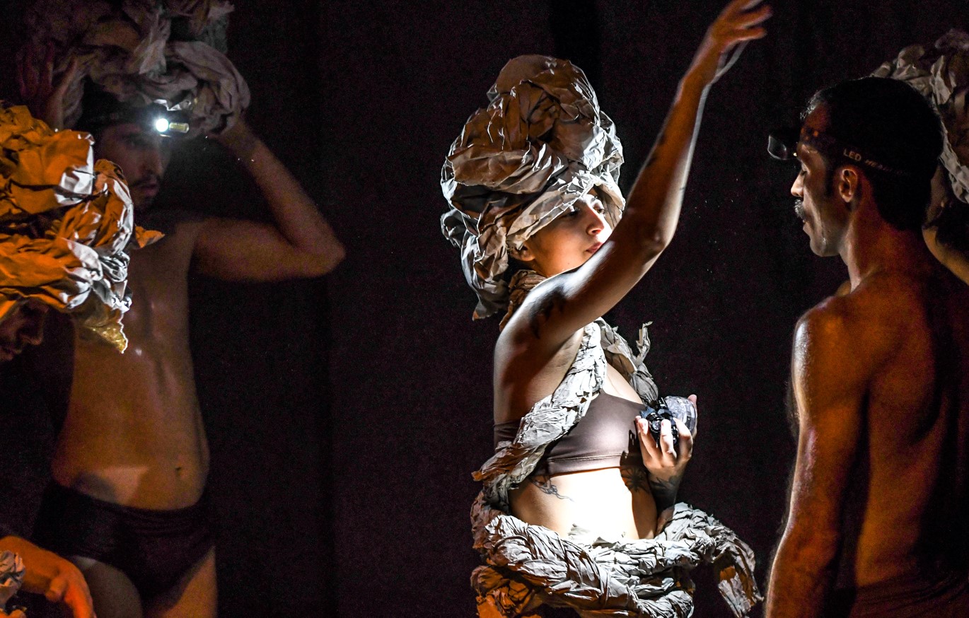 Giro8 Cia de Dança apresenta espetáculo "Começaria Tudo Outra Vez"