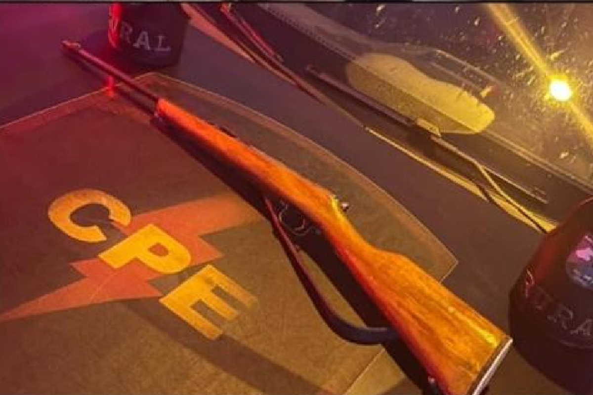 Segundo a PM, durante a abordagem os policiais conseguiram apreender, ainda, ferramentas usadas no crime, uma arma de fogo, a canoa, um motor de polpa para embarcação e uma carretinha, usada para transportar a canoa