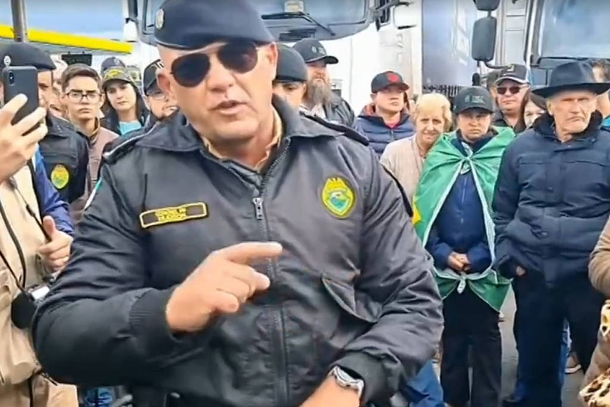 Comandante da PM do Paraná permite bloqueio de rodovia e admite prevaricar