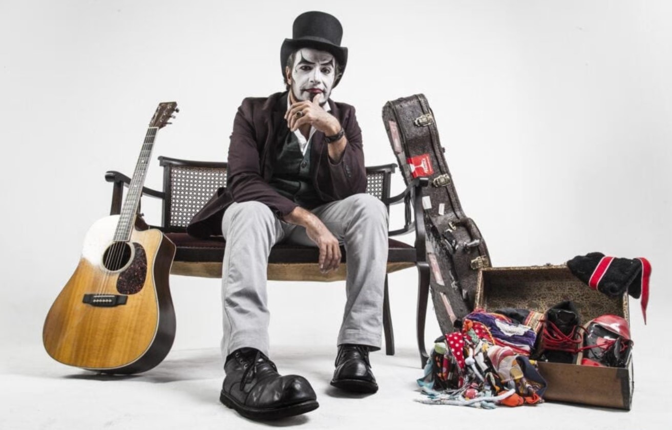 Fim de semana em Goiânia tem Fernando Anitelli, de O Teatro Mágico