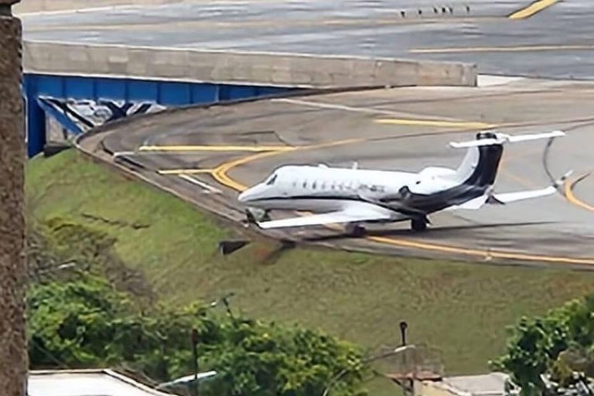 Pneu de avião estoura ao pousar e pista do aeroporto de Congonhas é fechada em SP