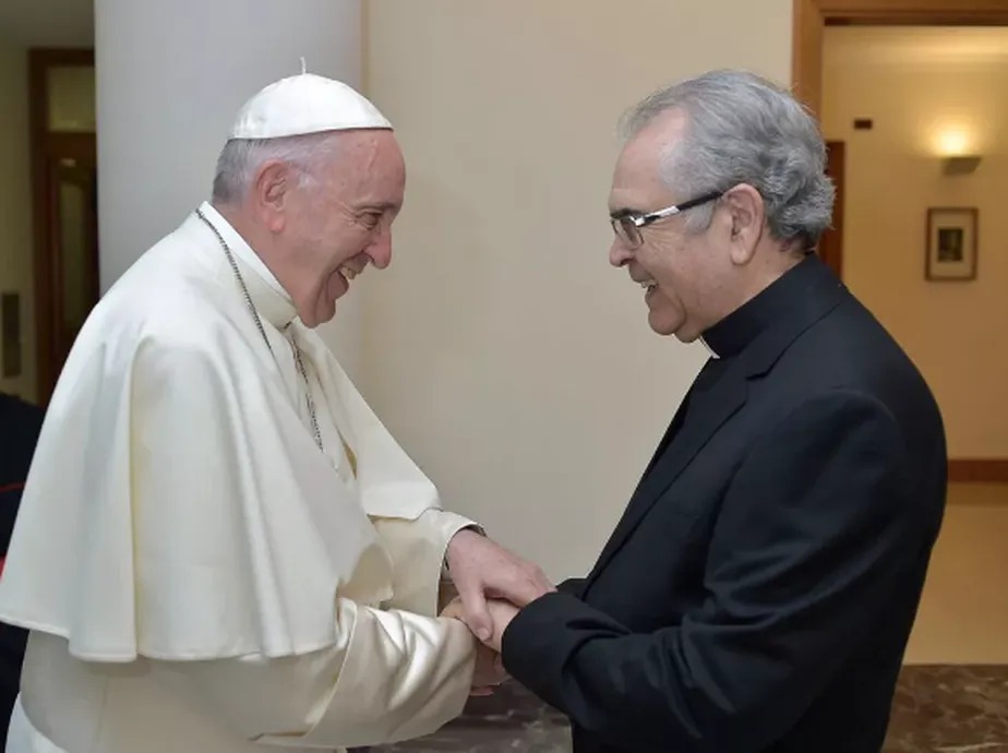 Padre Zezinho ao lado do Papa Francisco em visita ao Vaticano em 2017 (Foto: Reprodução/redes sociais)