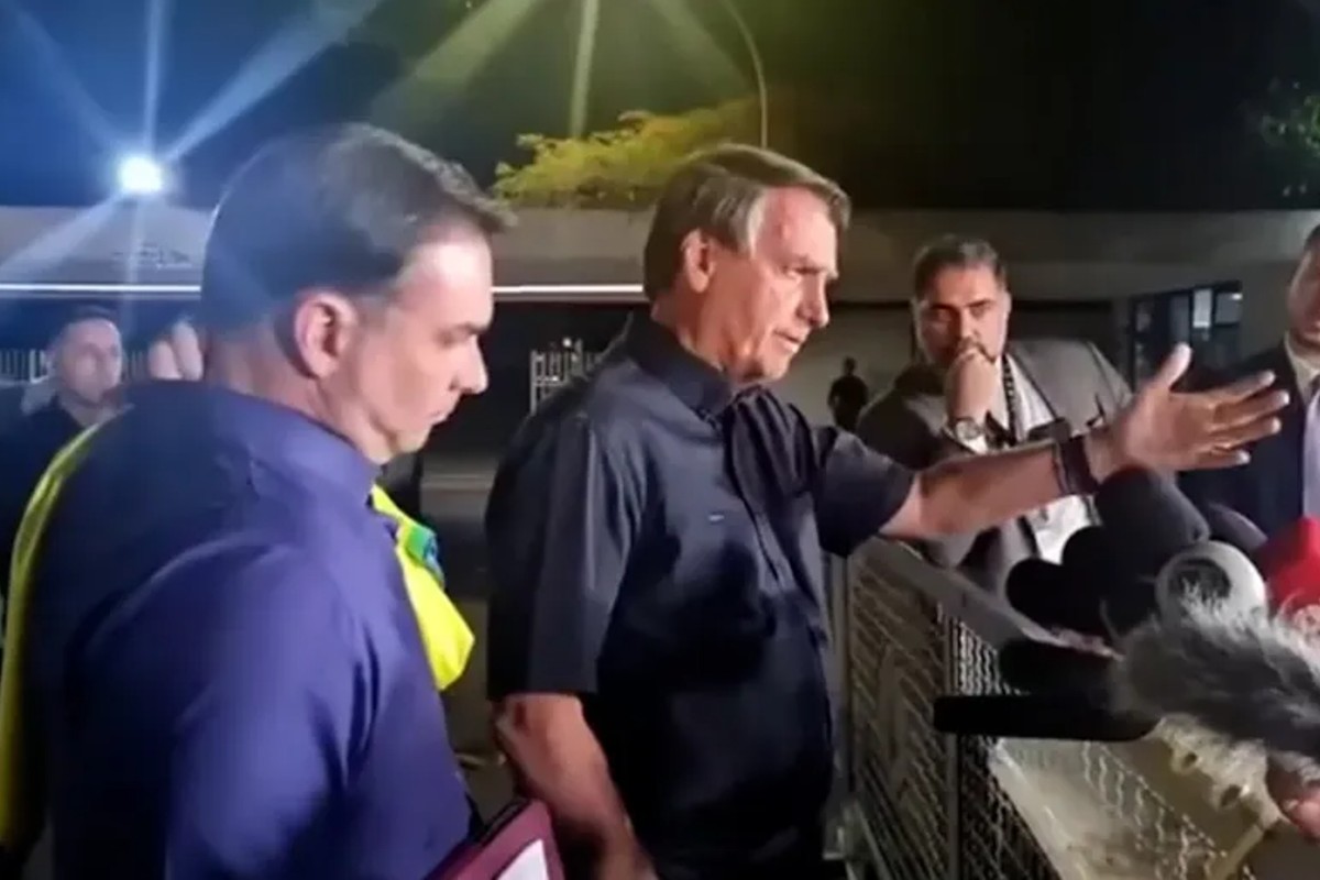 Bolsonaro diz que deu faca com seu nome a Moraes: 'Ficou meio apavorado'; veja vídeo (Foto: Reprodução)